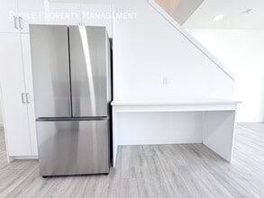 7110 Keswick Dr SW in Edmonton, AB - Building Photo - Building Photo