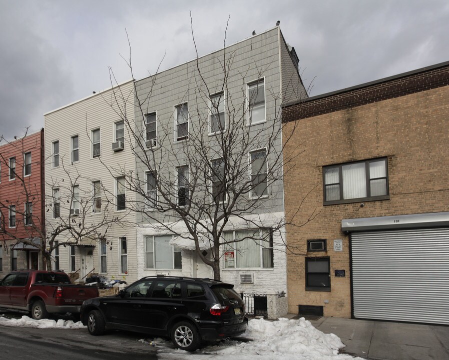 179 Huron St in Brooklyn, NY - Building Photo