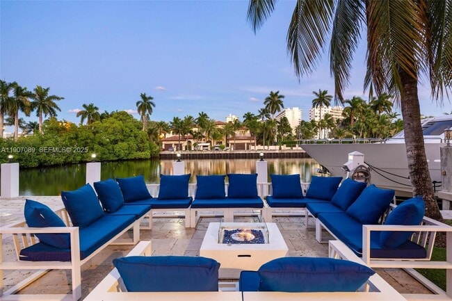 300 Royal Plaza Dr in Fort Lauderdale, FL - Building Photo - Building Photo