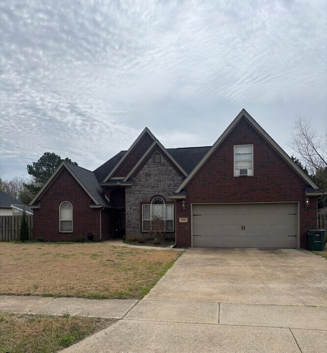 2523 Vanike Dr in Fayetteville, AR - Building Photo