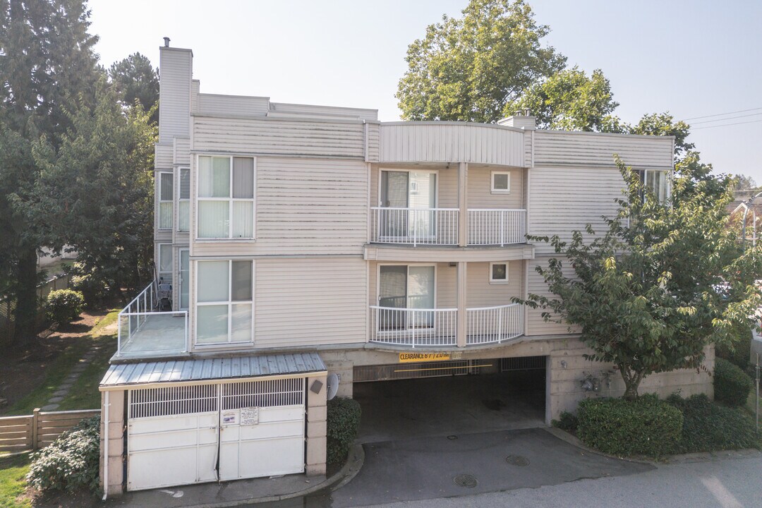 7700 Gilbert Rd in Richmond, BC - Building Photo
