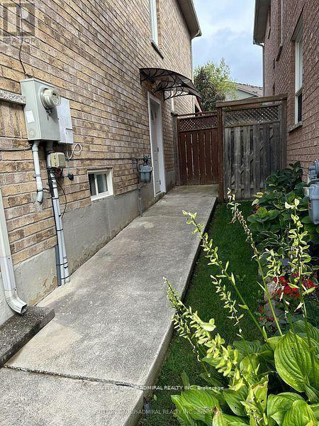 185 Red Maple Rd in Richmond Hill, ON - Building Photo - Building Photo