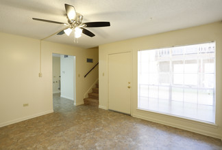 Crestwood Apartments in Houma, LA - Building Photo - Building Photo