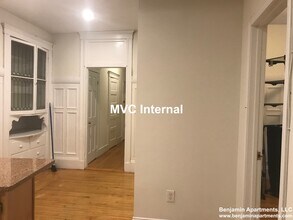 1318 Commonwealth Ave, Unit 8 in Boston, MA - Building Photo - Building Photo