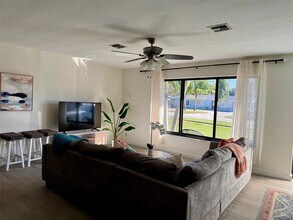 1101 SE 4th Ct in Deerfield Beach, FL - Foto de edificio - Building Photo