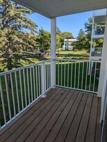 122 Demont Avenue East, Unit Suite 269 in Little Canada, MN - Building Photo