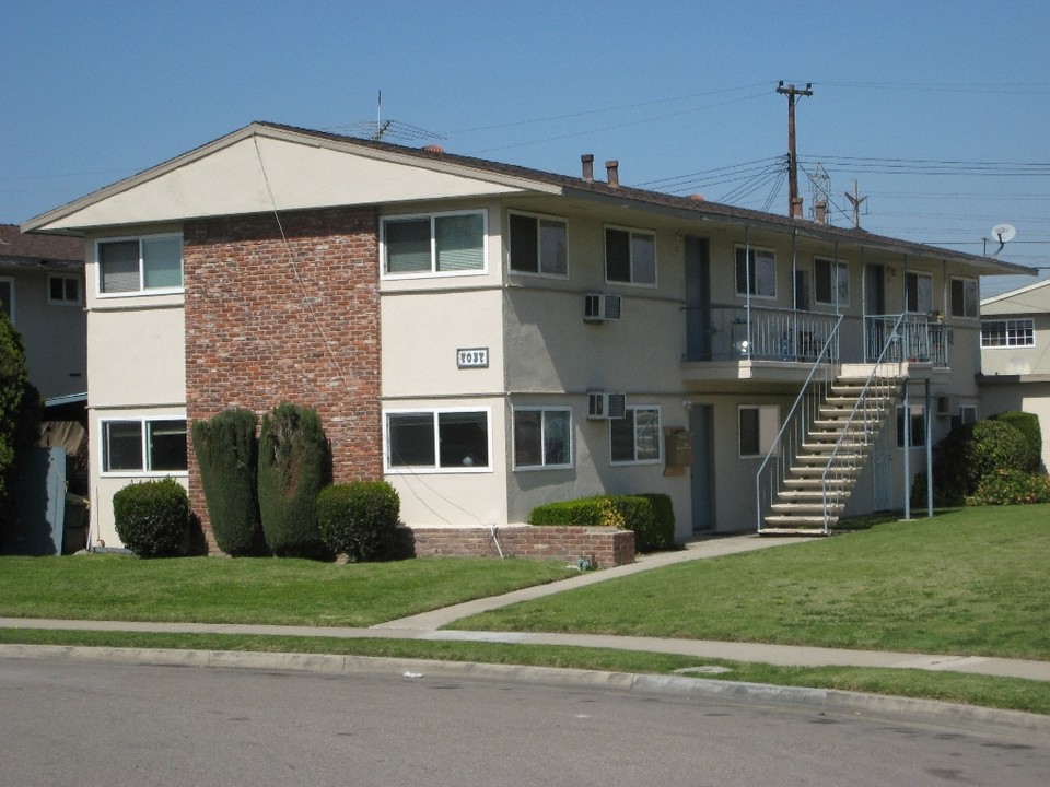 7035 El Provo Cir in Buena Park, CA - Foto de edificio