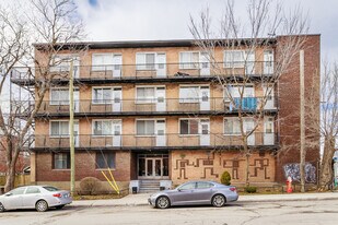 5702 Décarie Boul in Montréal, QC - Building Photo