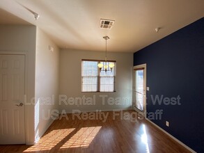 2382 W Cripple Creek Dr in Flagstaff, AZ - Building Photo - Building Photo