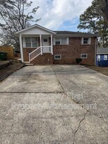 656 Cedar Ave NW in Atlanta, GA - Building Photo