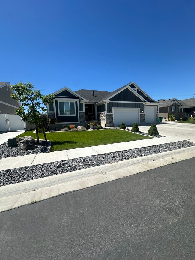 2197 W 2855 S in West Haven, UT - Foto de edificio - Building Photo
