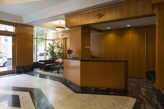 400 E 66th St in New York, NY - Foto de edificio - Building Photo