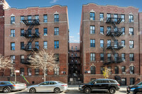 2400 Davidson Ave in Bronx, NY - Foto de edificio - Building Photo