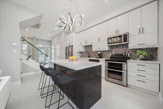 549-549 Fanshawe Park Rd W in London, ON - Building Photo - Building Photo