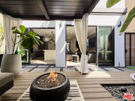 13354 Beach Ave in Marina Del Rey, CA - Building Photo