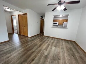 3615 W Ralph Rogers Rd in Sioux Falls, SD - Foto de edificio - Interior Photo