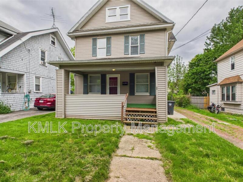 84 E Mapledale Ave in Akron, OH - Building Photo