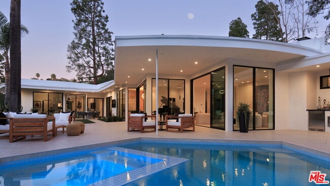 property at 1935 Loma Vista Dr