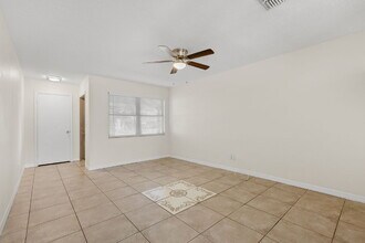 5718 20th Ave N in St. Petersburg, FL - Building Photo - Building Photo