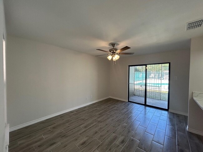 100 Hillside Rd, Unit 118 in Laredo, TX - Building Photo - Building Photo