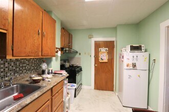 12 Evergreen Sq in Somerville, MA - Building Photo - Building Photo