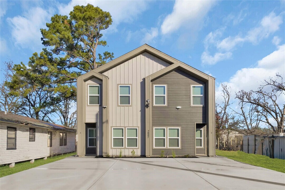 7987 Chateau St in Houston, TX - Building Photo