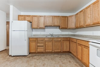 Englewood in Eau Claire, WI - Building Photo - Building Photo