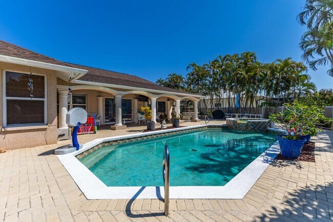 2310 SW 53rd St in Cape Coral, FL - Building Photo - Building Photo