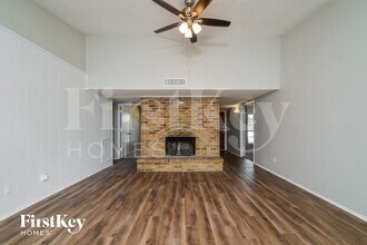 5702 Magnolia Ln in Rowlett, TX - Foto de edificio - Building Photo