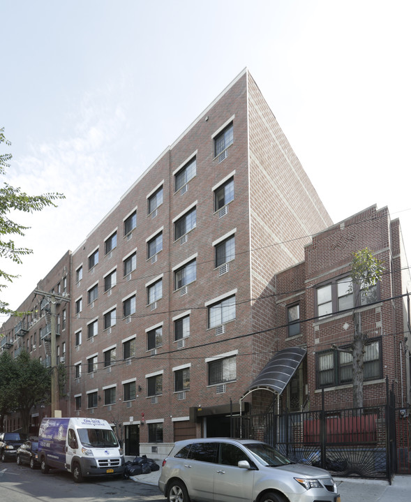 1402 Nelson Ave in Bronx, NY - Building Photo