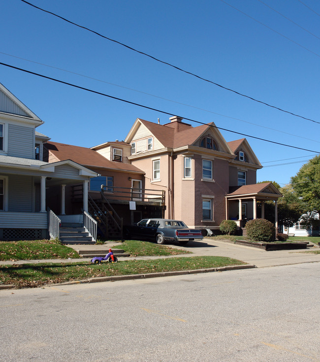 254 3rd St NW in Barberton, OH - Building Photo - Building Photo