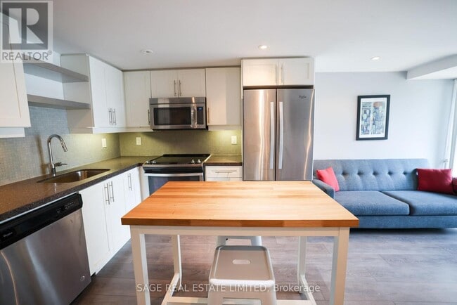 property at 525 Adelaide St W