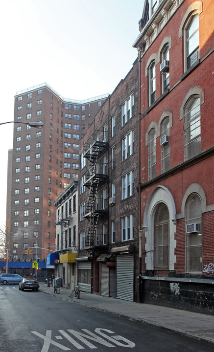 31-33 James St in New York, NY - Building Photo