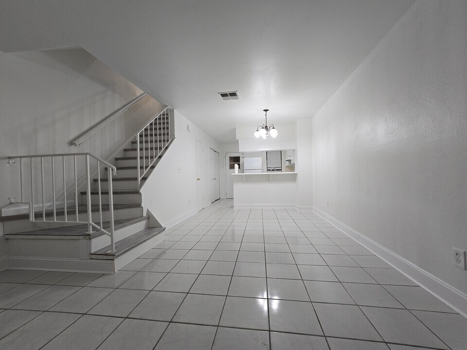 6780 121st Ave in Largo, FL - Building Photo