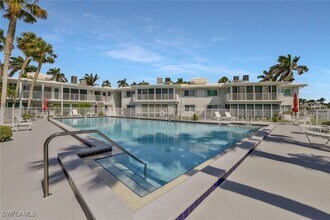 354 Harbour Dr in Naples, FL - Building Photo - Building Photo