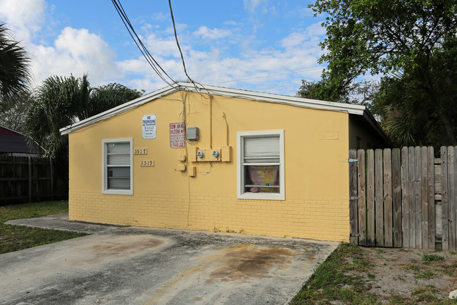 3517 Windsor Ave in West Palm Beach, FL - Building Photo - Building Photo