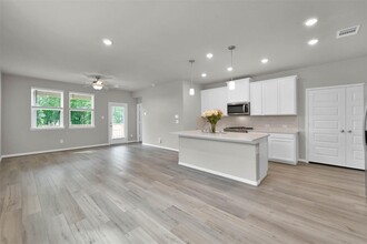 213 Harper Ridge Dr in Montgomery, TX - Building Photo - Building Photo