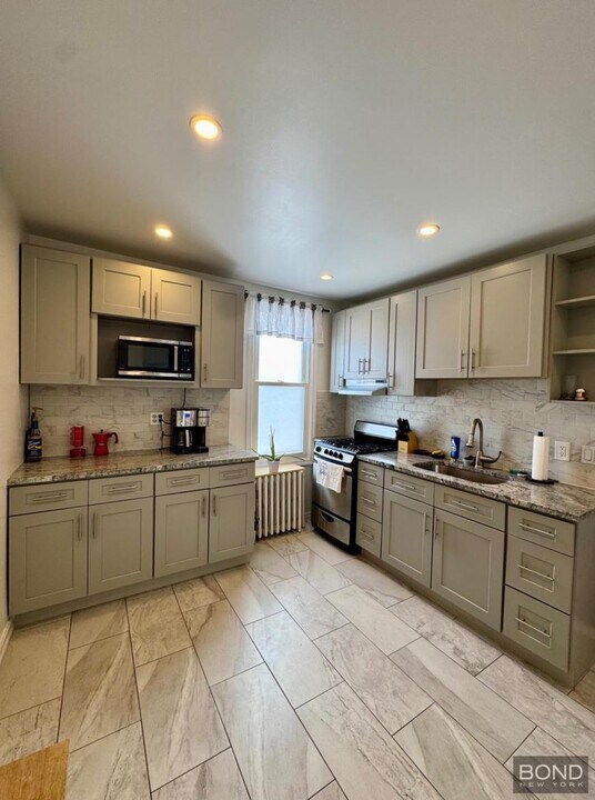 66-49 79th St in Queens, NY - Building Photo