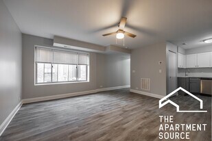 744 W Gordon Ter, Unit 132 in Chicago, IL - Building Photo