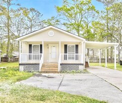 370 Cedar Ln in Ponchatoula, LA - Building Photo