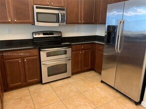 10800 NW 88th Terrace in Doral, FL - Building Photo - Building Photo