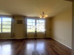 2402 Ecuadorian Way, Unit Apt 28 in Clearwater, FL - Foto de edificio - Building Photo