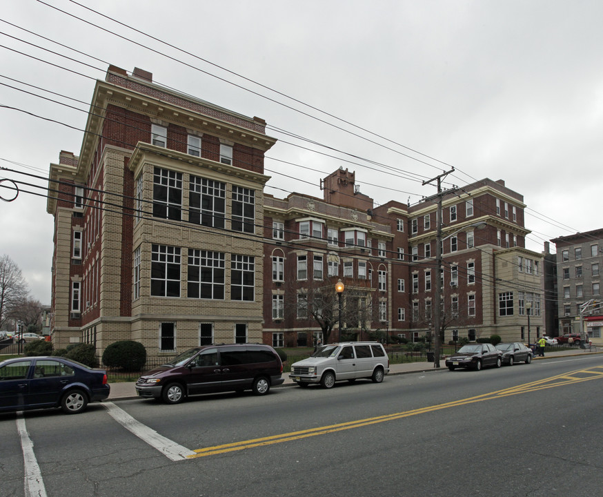 Park View East in Weehawken, NJ - Building Photo