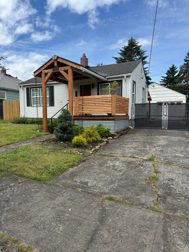 1215 NE 79th Ave in Portland, OR - Building Photo - Building Photo