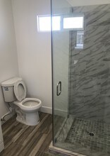 210 W 57th St, Unit 1/4 in Los Angeles, CA - Building Photo - Building Photo