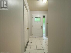 20 Paulander Dr in Kitchener, ON - Building Photo - Building Photo