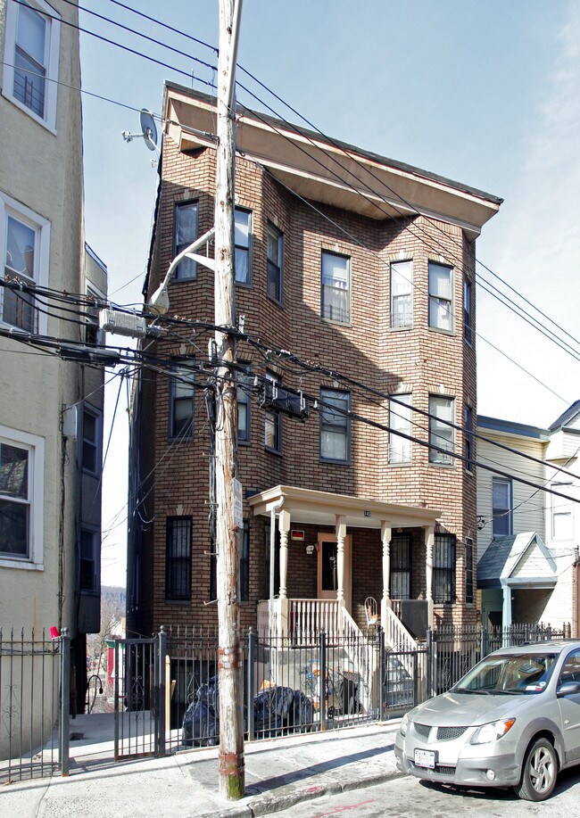 145 Stanley Pl in Yonkers, NY - Building Photo - Building Photo