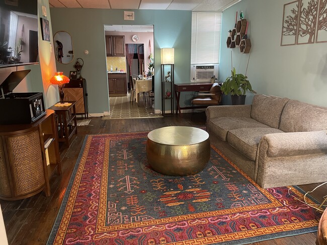 732 S 4th St, Unit #3 in Philadelphia, PA - Building Photo - Building Photo