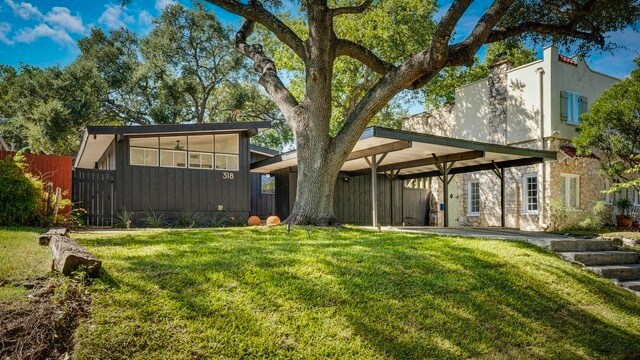 318 W Rosewood Ave in San Antonio, TX - Building Photo