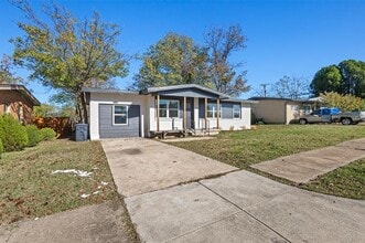 1825 Martin Luther Dr in Arlington, TX - Building Photo - Building Photo